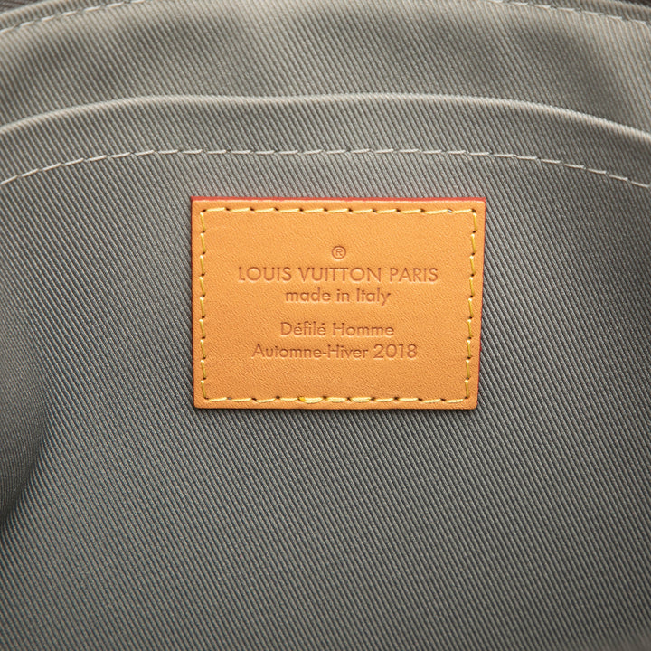 Louis Vuitton Titanium Pochette Cosmos Monogram Gris – vue 5 – GABY PARIS