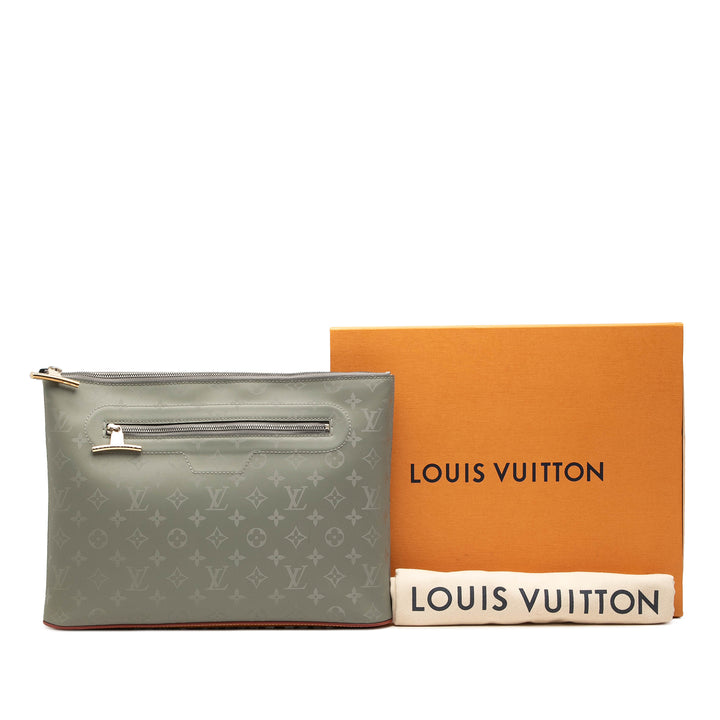 Louis Vuitton Titanium Pochette Cosmos Monogram Gris – vue 7 – GABY PARIS