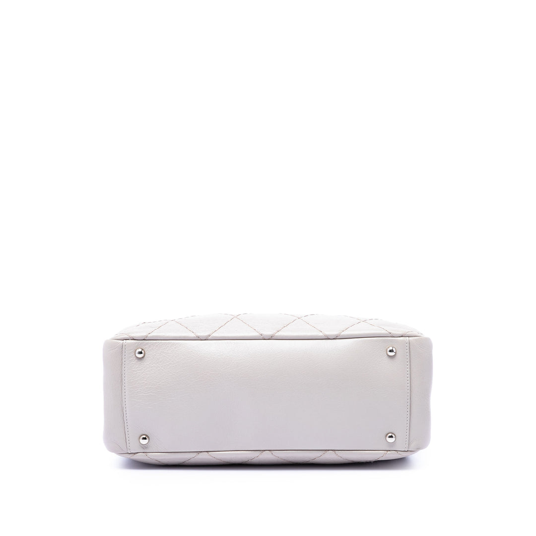 Chanel Glazed Cuir de veau On the Road Cabas