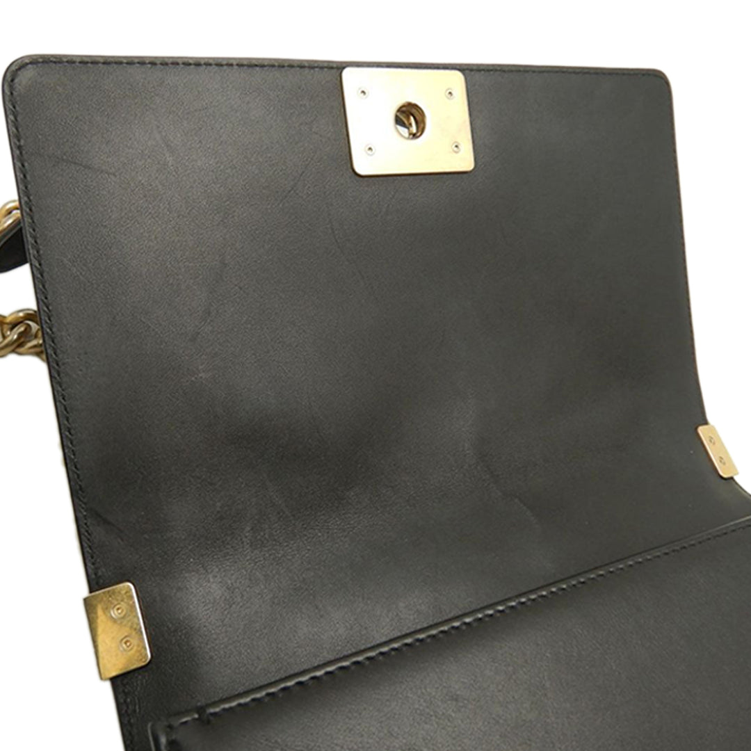 Chanel Old Medium Matelassé Cuir d’agneau Boy à rabat