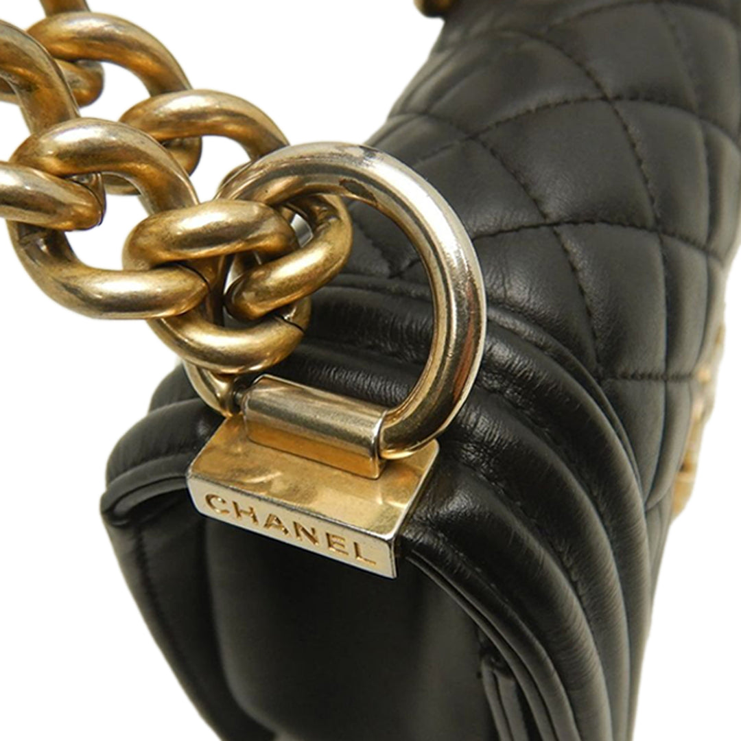 Chanel Old Medium Matelassé Cuir d’agneau Boy à rabat