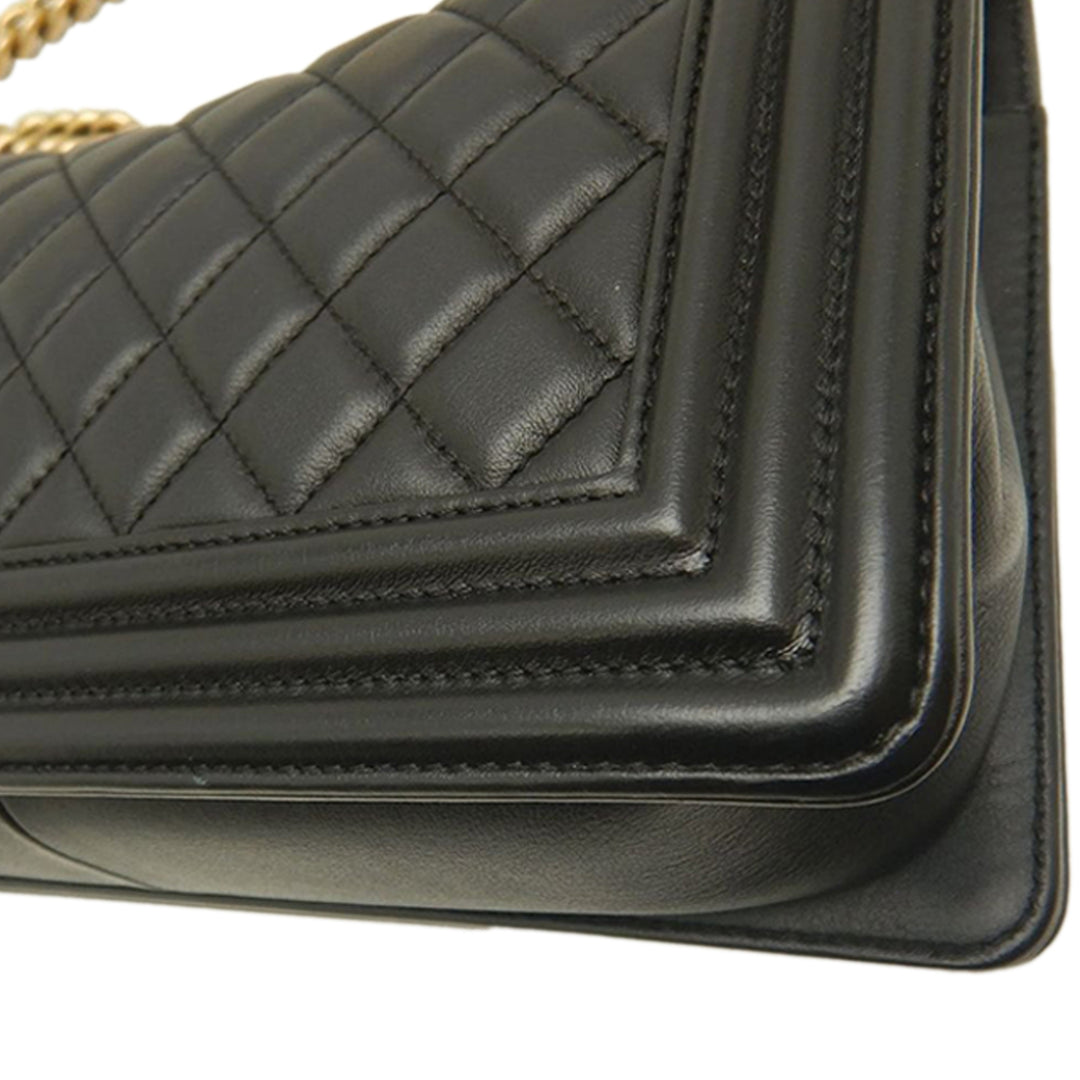 Chanel Old Medium Matelassé Cuir d’agneau Boy à rabat
