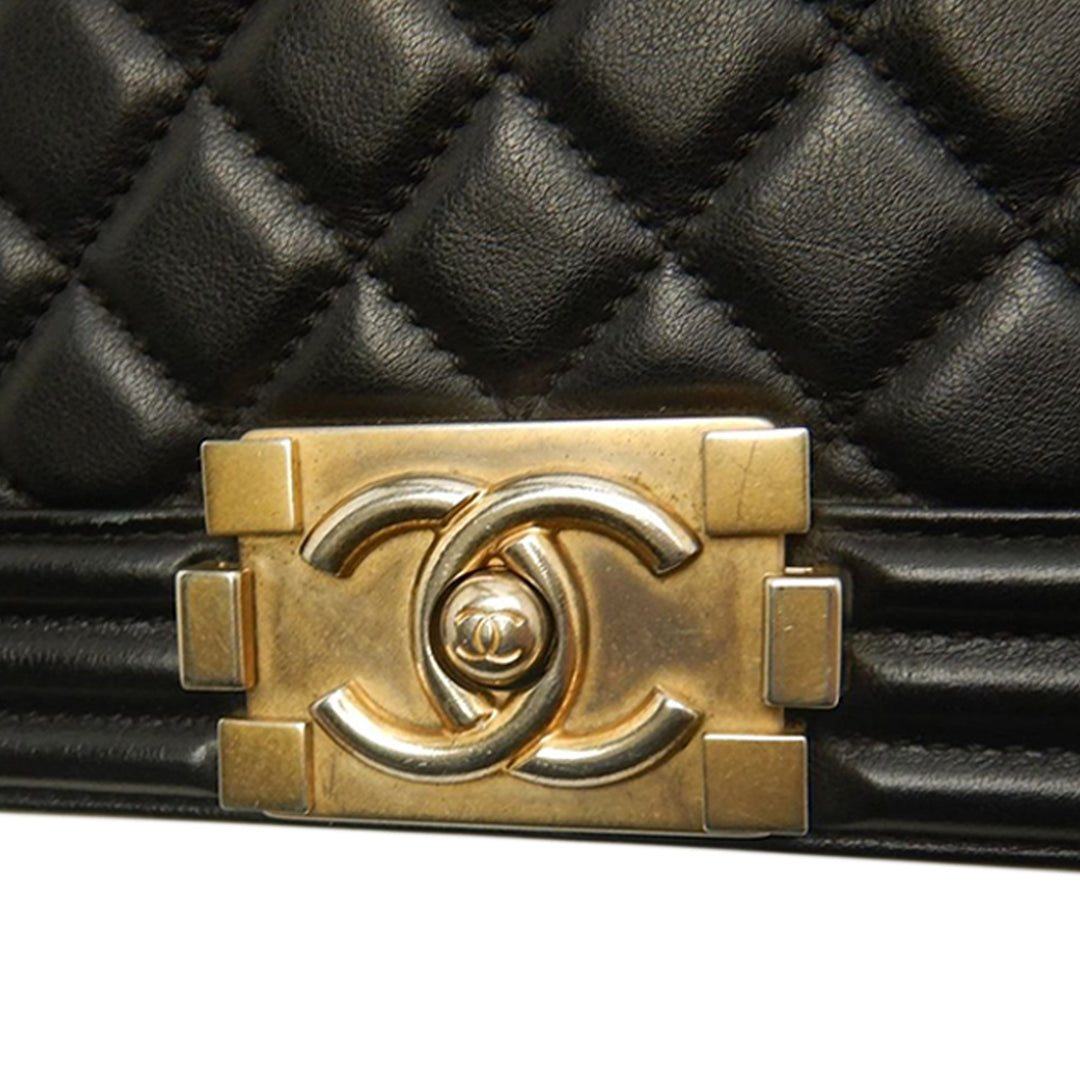 Chanel Old Medium Matelassé Cuir d’agneau Boy à rabat