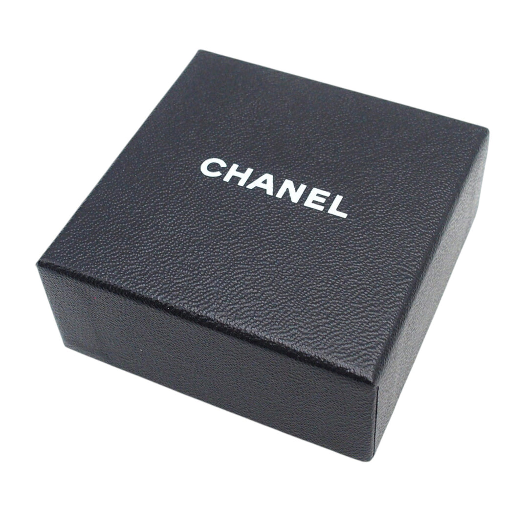 Chanel CC plaqué Émail Flower Clip On Boucles d’oreilles