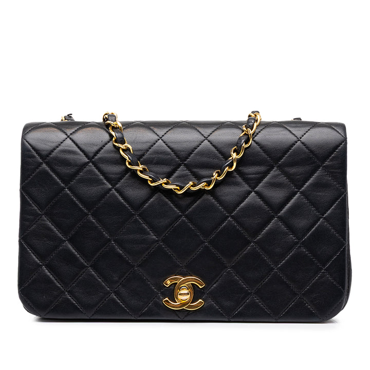 Chanel CC Matelassé Full Rabat simple Cuir d'agneau Noir – vue principale – GABY PARIS