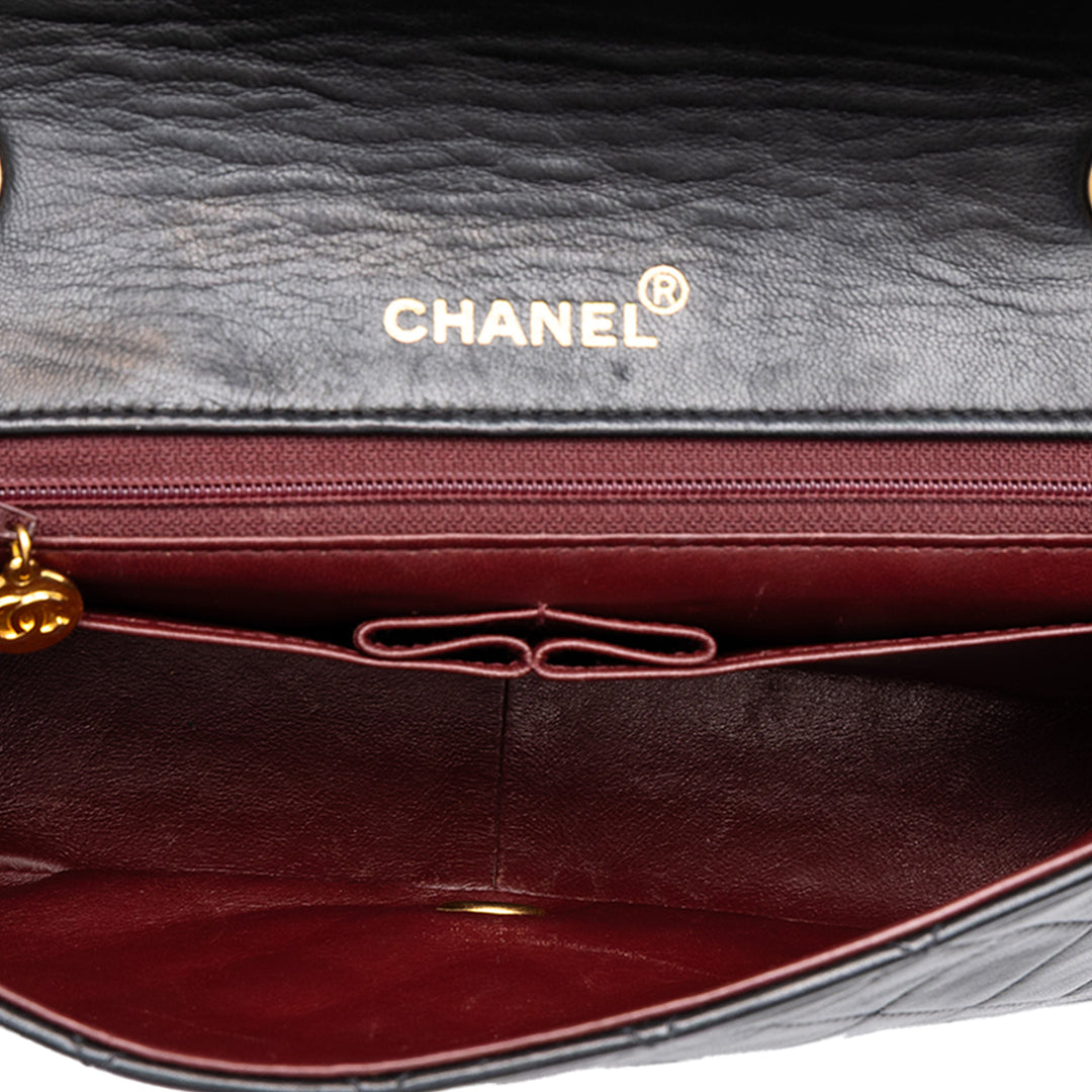 Chanel CC Matelassé Full Rabat simple Cuir d'agneau Noir – vue 4 – GABY PARIS
