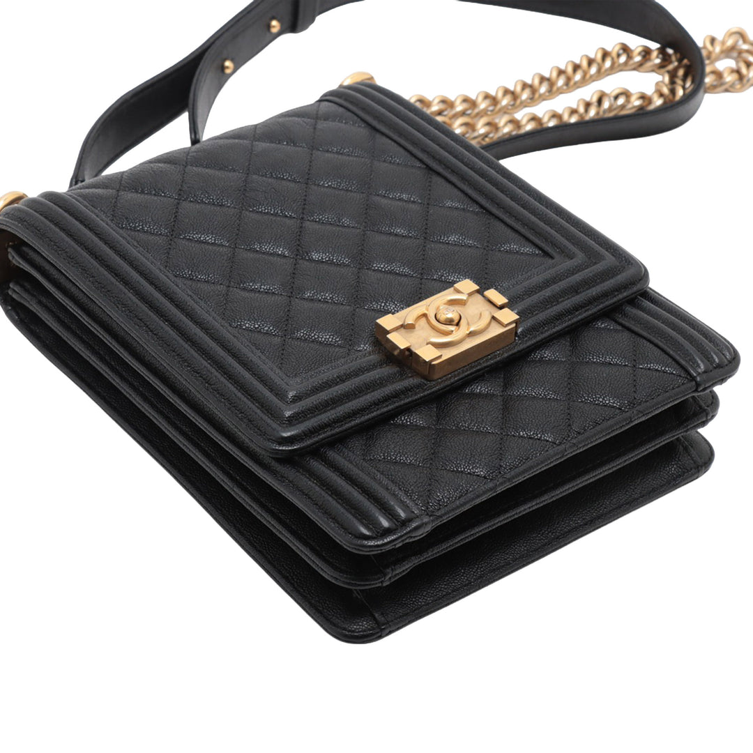 Chanel Matelassé Caviar North South Boy à rabat