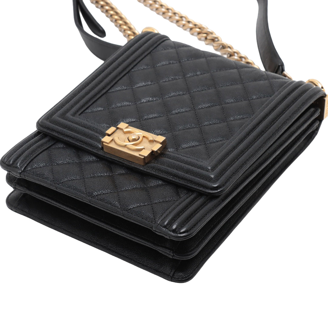 Chanel Matelassé Caviar North South Boy à rabat