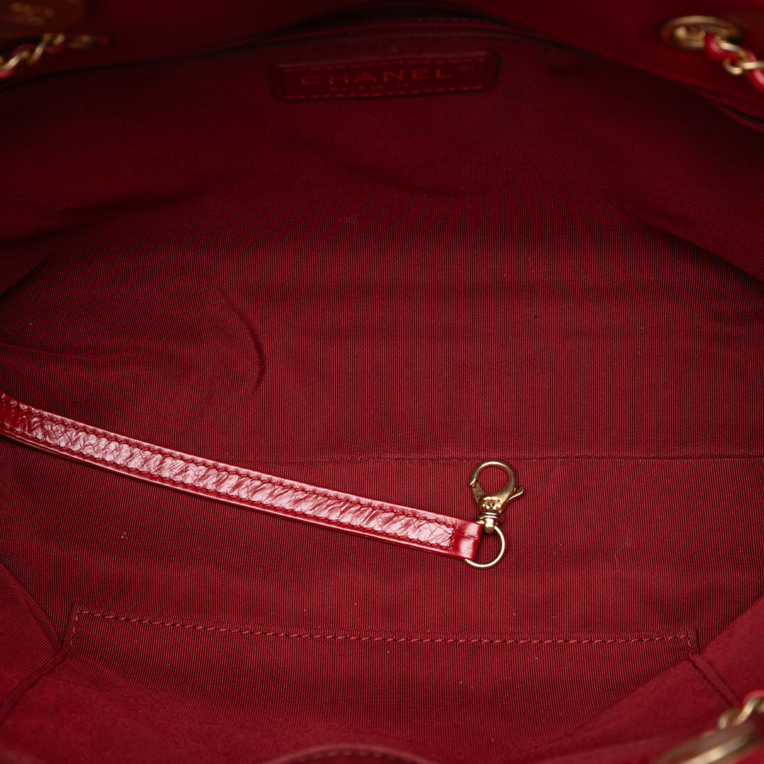 Chanel CC Matelassé Cuir de veau Front Zip Drawstring Cabas chaîne