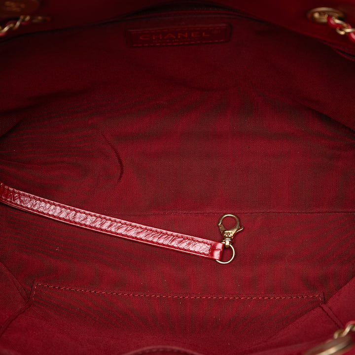 Chanel CC Matelassé Cuir de veau Front Zip Drawstring Cabas chaîne