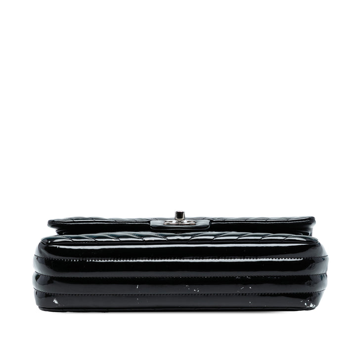 Chanel Medium Classic Chevron Cuir verni Double rabat Bleu – GABY PARIS Authentique