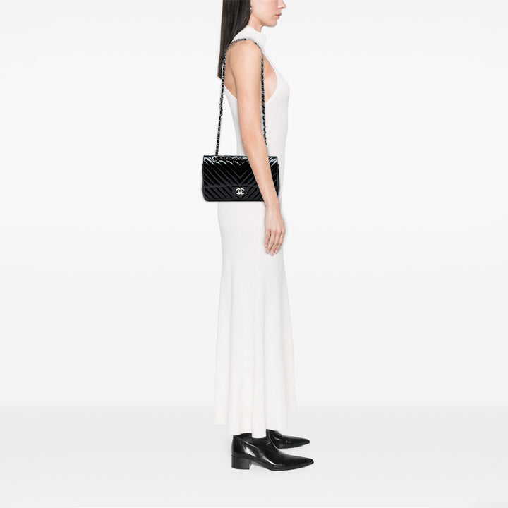 Chanel Medium Classic Chevron Cuir verni Double rabat Bleu – GABY PARIS Authentique