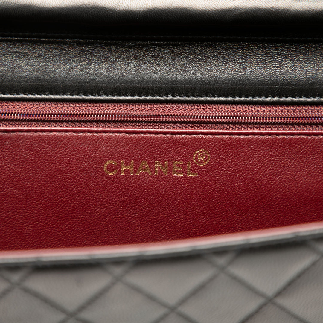 Chanel Medium CC Quilted Cuir d’agneau Simple rabat Noir