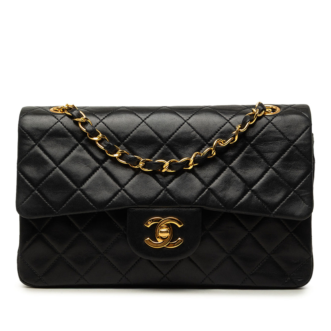 Chanel Sac porté épaule Classic Double rabat Petit Cuir d'agneau Noir – vue principale – GABY PARIS