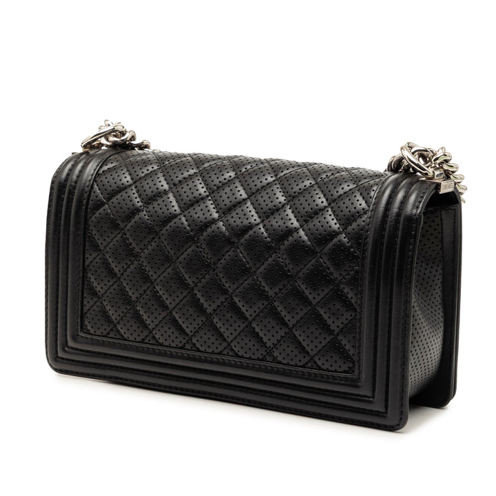 Chanel Old Medium Matelassé perforé Cuir d’agneau Boy à rabat