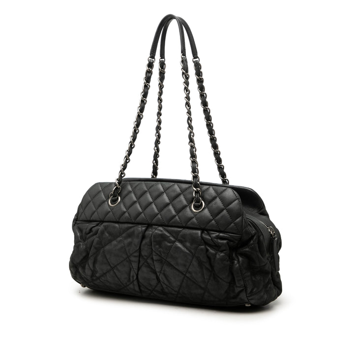 Chanel Matelassé Irisé Chic Quilt Sac bowling Cuir de veau Noir – vue 2 – GABY PARIS