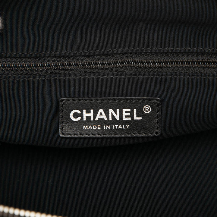 Chanel Matelassé Irisé Chic Quilt Sac bowling Cuir de veau Noir – vue 5 – GABY PARIS