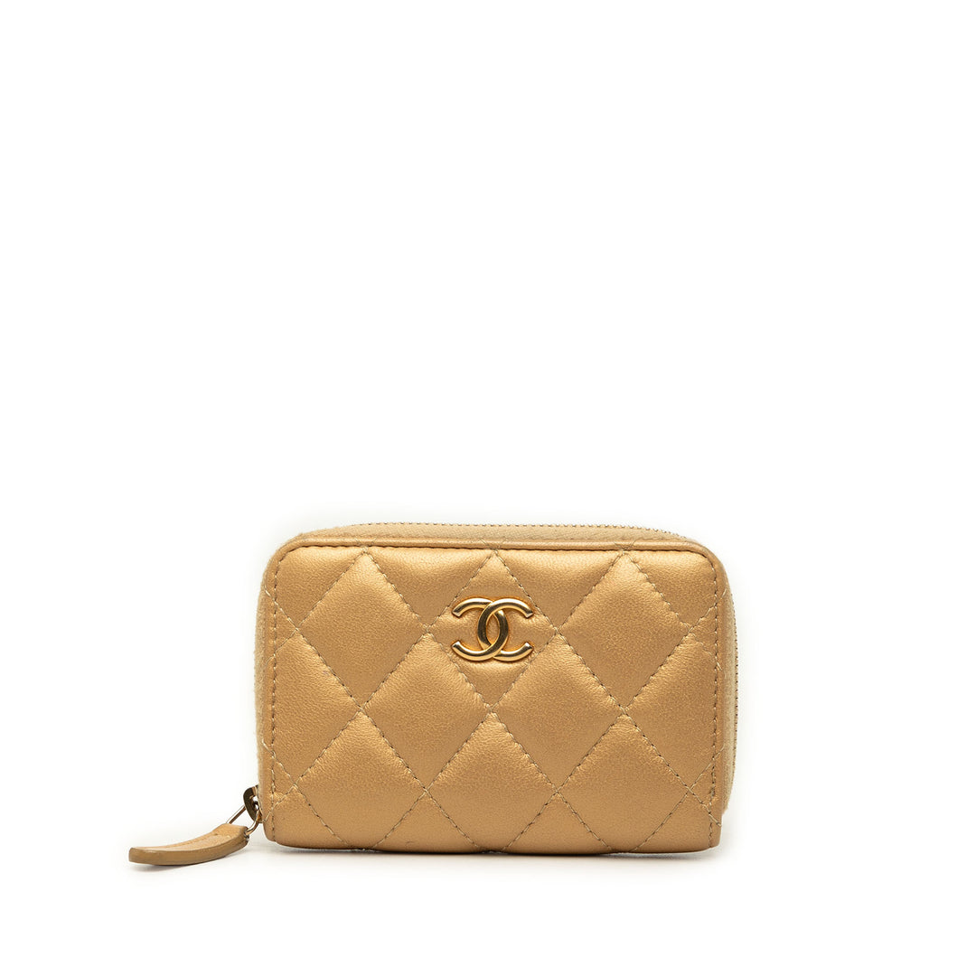 Chanel CC Matelassé Zippy Porte-monnaie Cuir d'agneau Doré – vue principale – GABY PARIS
