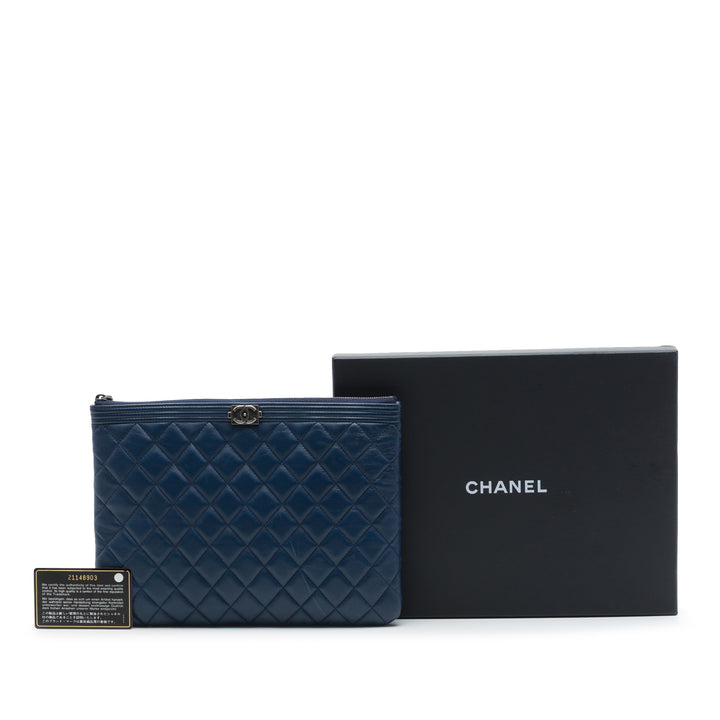 Chanel Matelassé Boy O Étui Pochette Moyen Cuir d'agneau