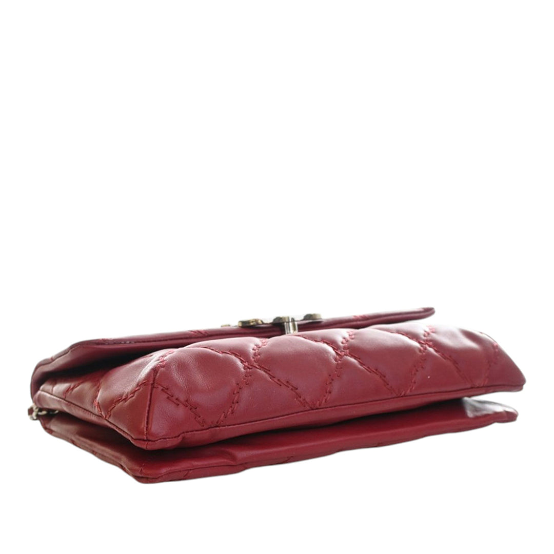 Chanel Matelassé Cuir de veau Double Stitch Hamptons Pochette avec chaîne