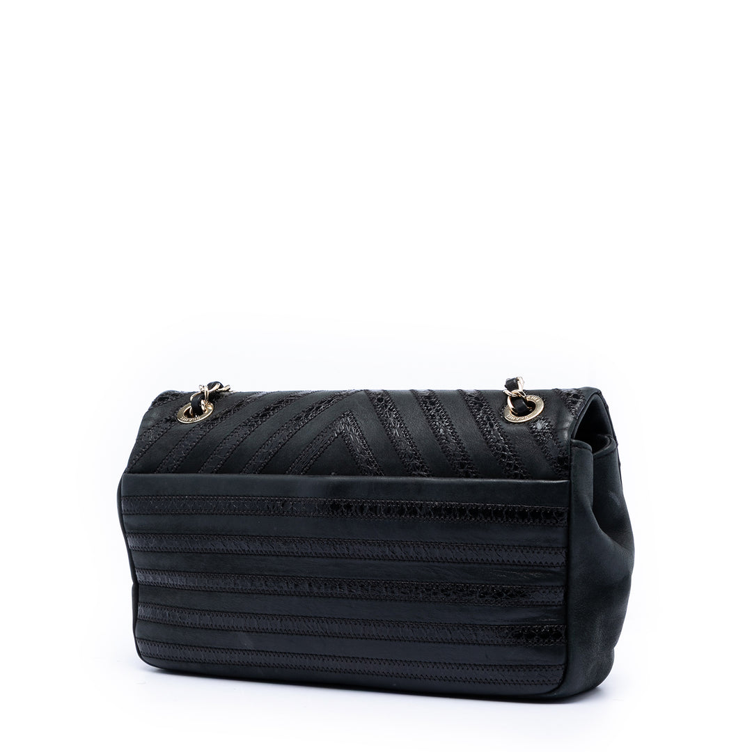 Chanel Chevron Python embossé Cuir de veau et Daim Simple rabat
