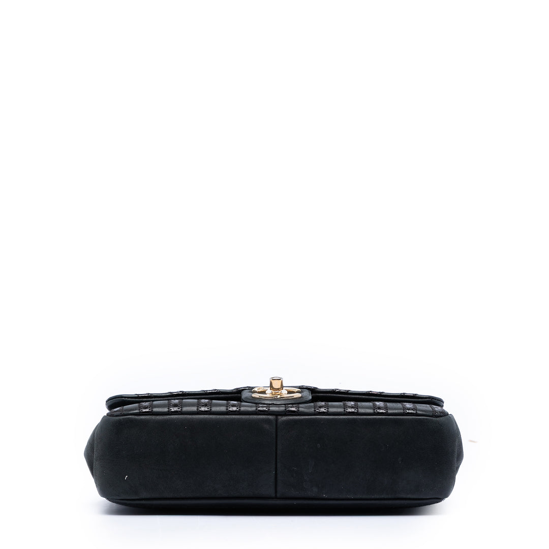 Chanel Chevron Python embossé Cuir de veau et Daim Simple rabat