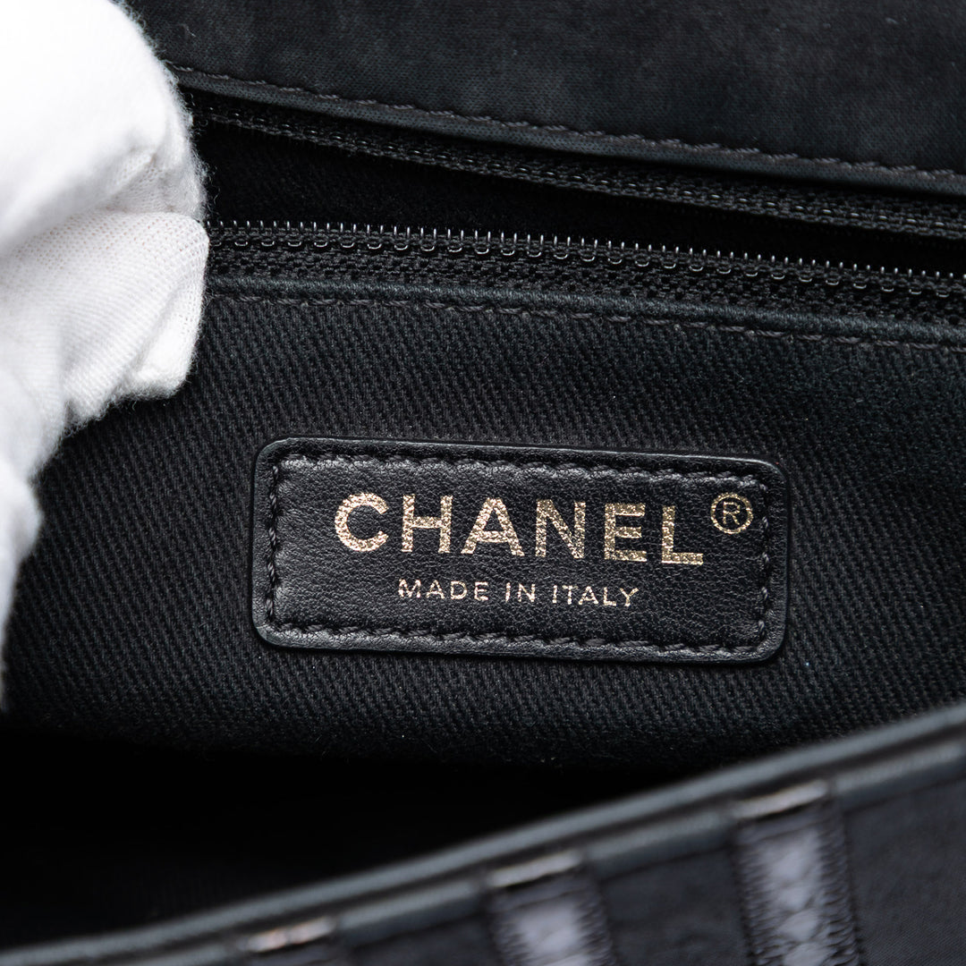 Chanel Chevron Python embossé Cuir de veau et Daim Simple rabat