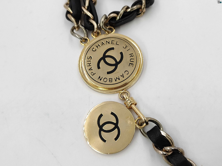 Chanel ceinture cuir tréssé et plaques CC