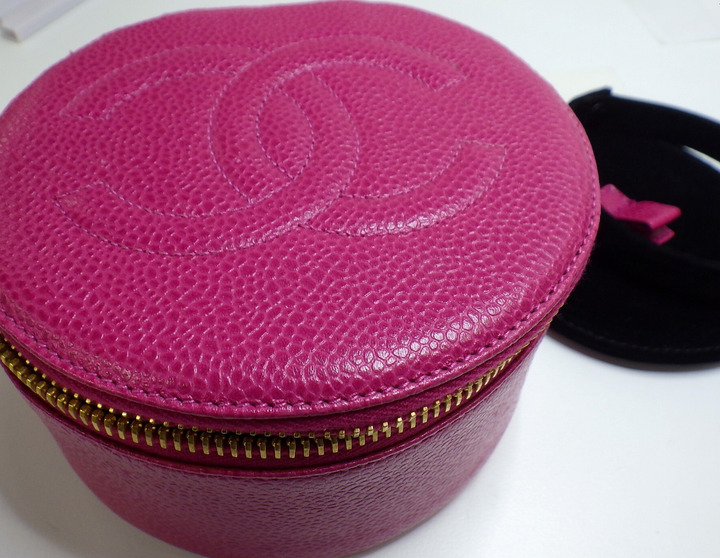 Chanel vanity en cuir caviar logo Coco