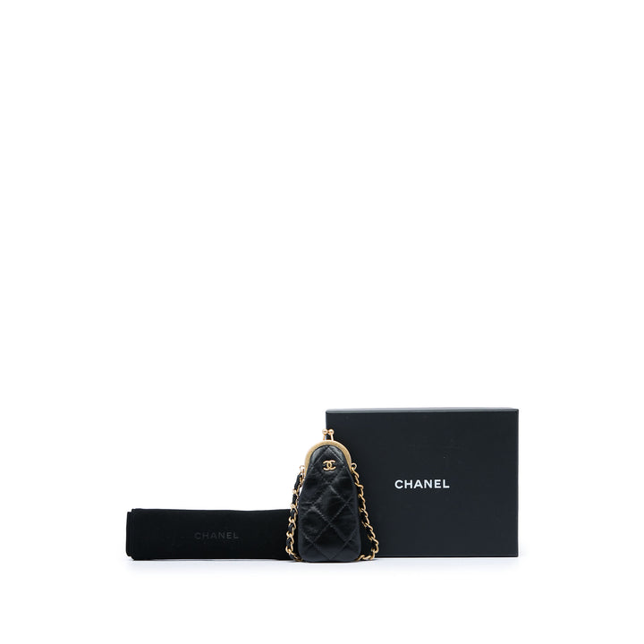 CC Matelassé Lipstick Étui avec chaîne Cuir d'agneau Noir