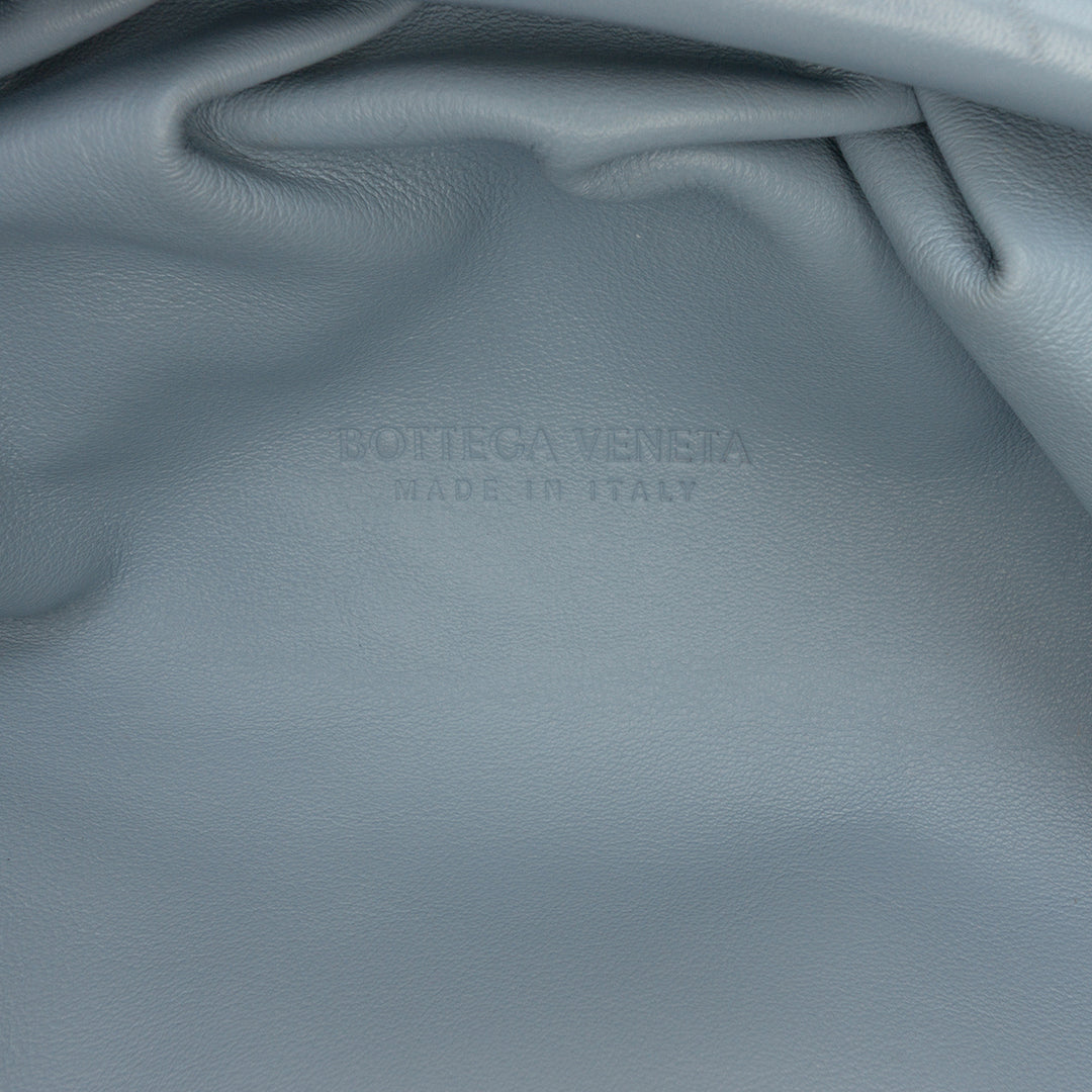 Bottega Veneta The Pochette Cuir d'agneau Bleu – vue 5 – GABY PARIS