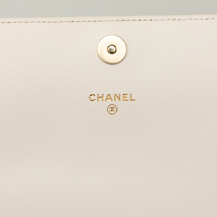Chanel Matelassé Book Wallet on Chain Cuir d'agneau Noir – vue 5 – GABY PARIS