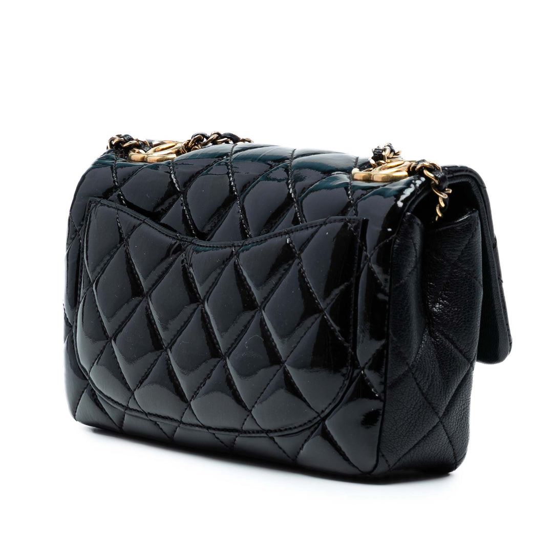 Chanel Paris-Salzburg Small Cuir verni and Goatskin CC Eyelet Flap Bleu