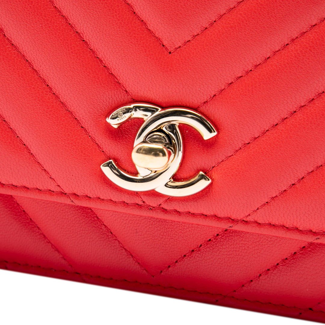 Chanel Chevron Cuir d'agneau Trendy CC Chain Wallet on Chain