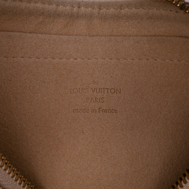 Louis Vuitton Damier Azur Trunks Labels Pochette Milla MM Blanc – GABY PARIS Authentique