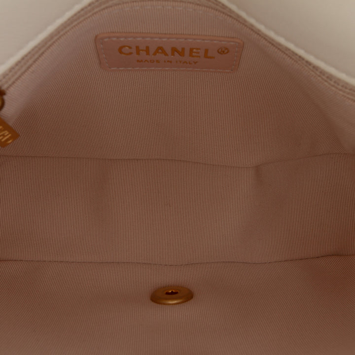 Chanel Small Matelassé Cuir d’agneau On And On Chain à rabat