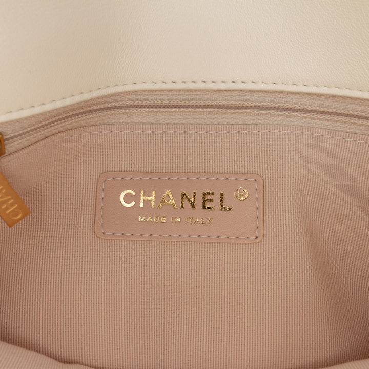 Chanel Small Matelassé Cuir d’agneau On And On Chain à rabat