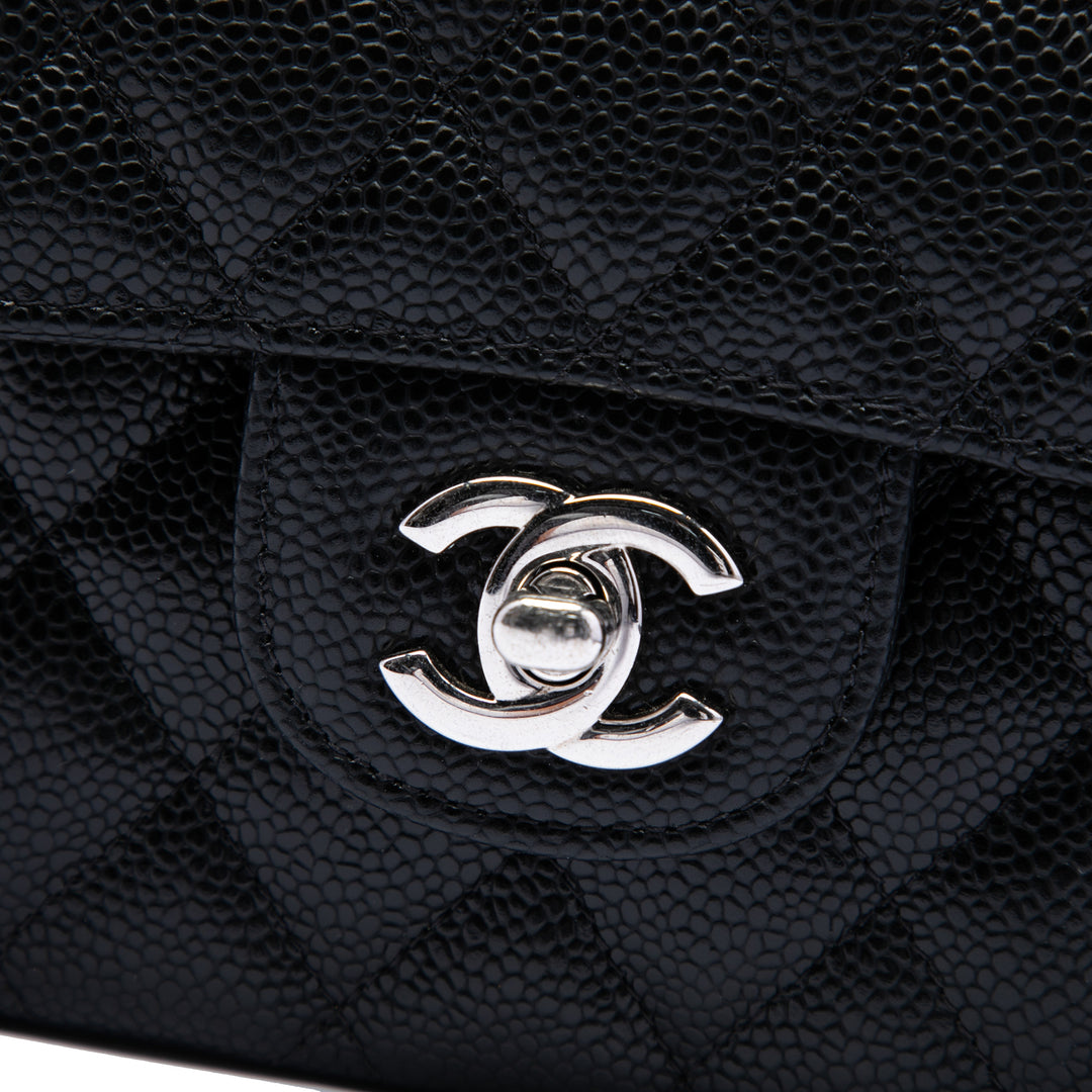 Chanel Sac porté épaule Classic Double rabat Moyen Cuir caviar Noir – vue 5 – GABY PARIS