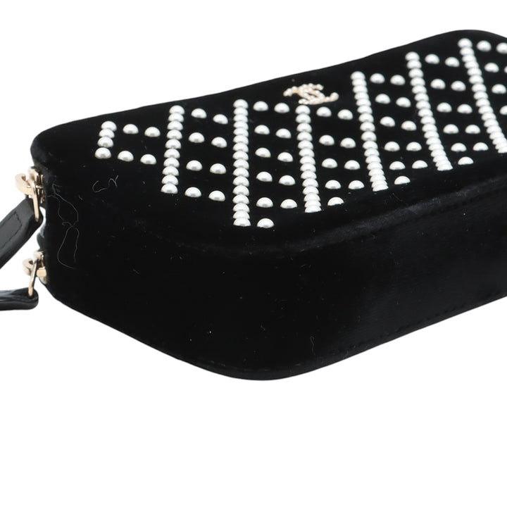 Chanel Velour Pearl Embellished Double Zip Pochette with Chain Noir – GABY PARIS Authentique