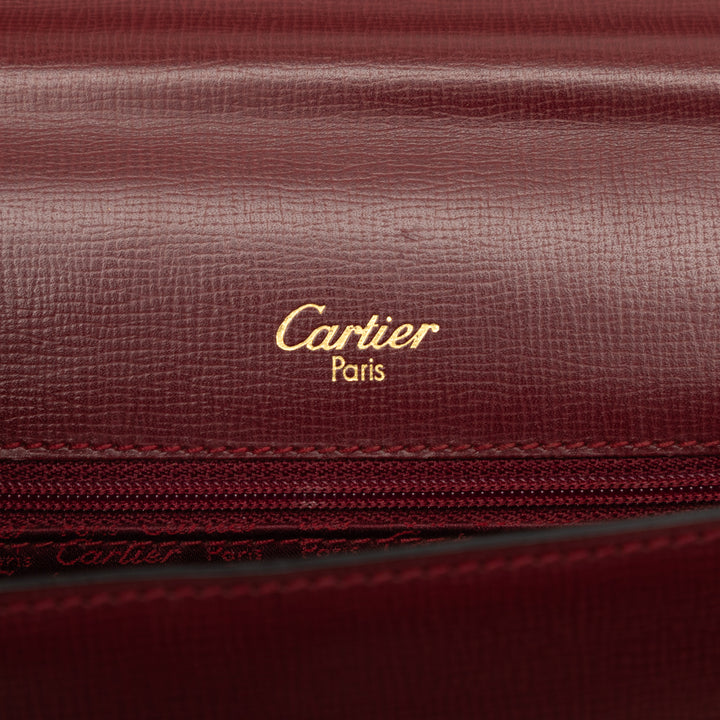 Cartier grainé Must De Cartier à rabat Pochette Cuir de veau grainé Rouge – vue 5 – GABY PARIS