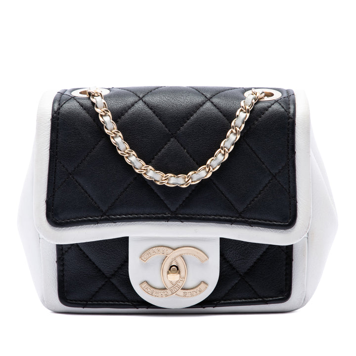 Chanel Carré Graphic à rabat Sac Mini Cuir de veau Noir – vue principale – GABY PARIS