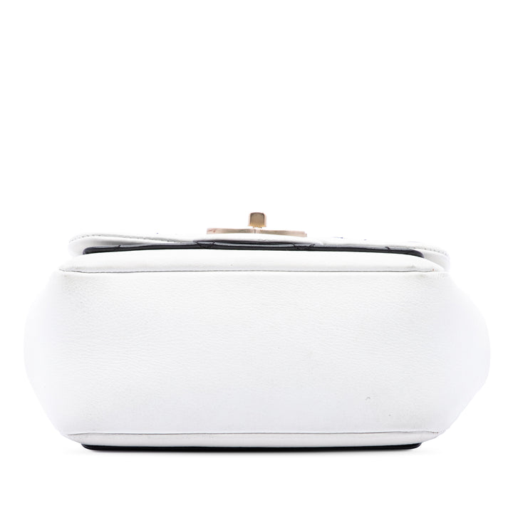 Chanel Carré Graphic à rabat Sac Mini Cuir de veau Noir – vue 3 – GABY PARIS