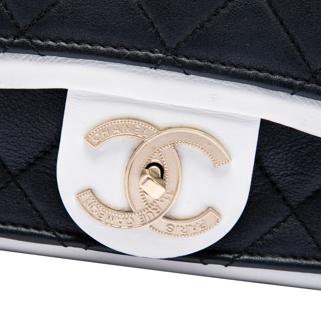 Chanel Carré Graphic à rabat Sac Mini Cuir de veau Noir – vue 5 – GABY PARIS