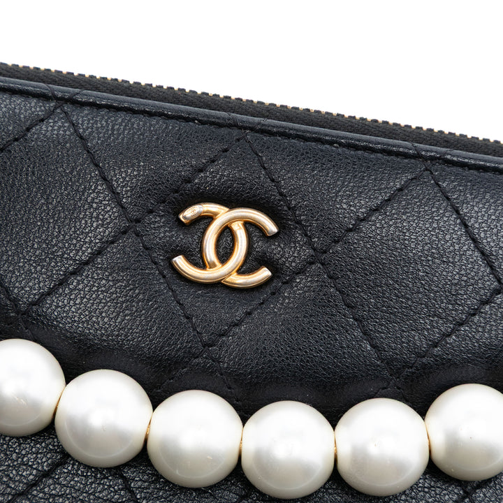 Chanel CC Matelassé Cuir de chèvre Chic Perles Double Zip Pochette avec chaîne