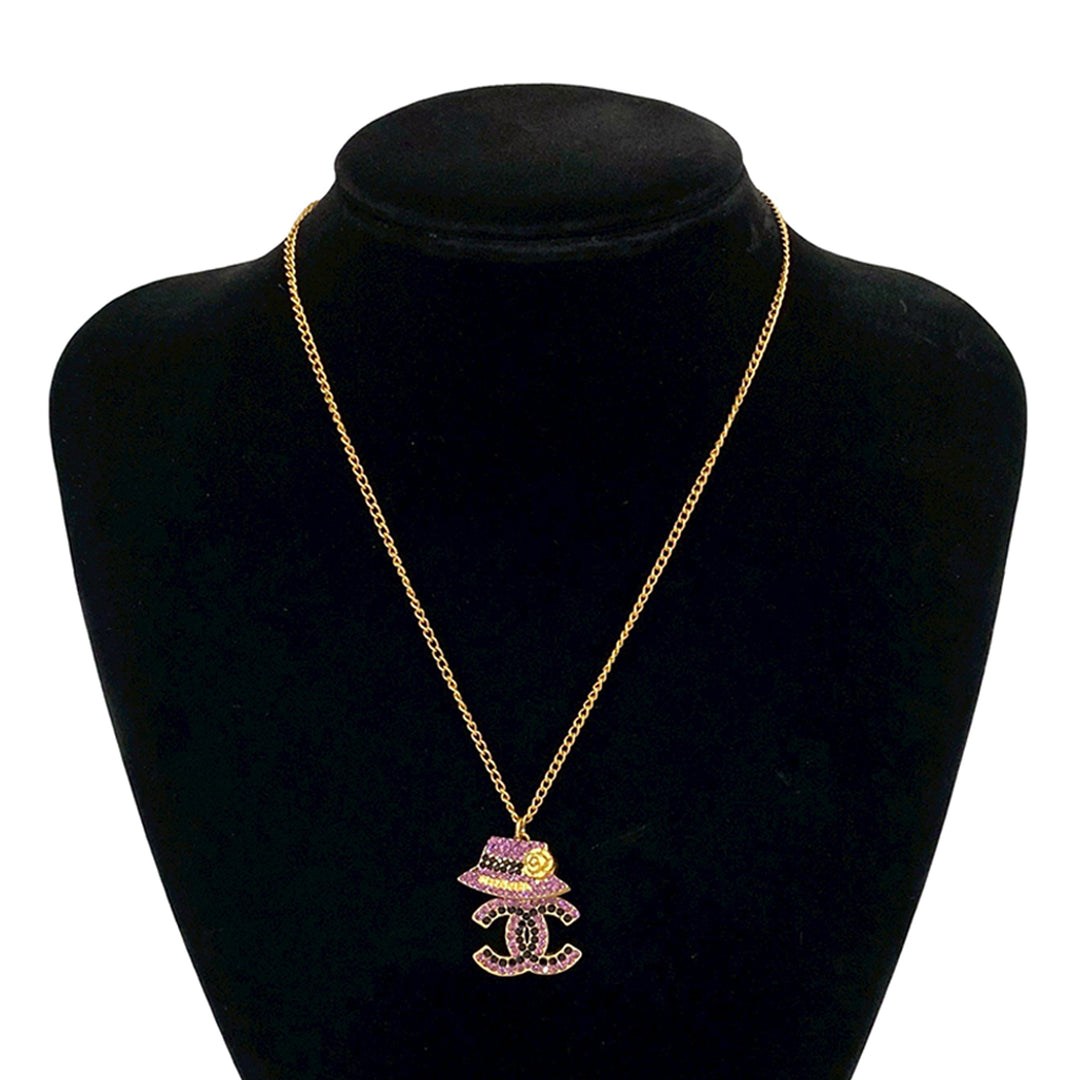 Chanel plaqué Rhinestone CC et Camellia Hat Pendant Collier