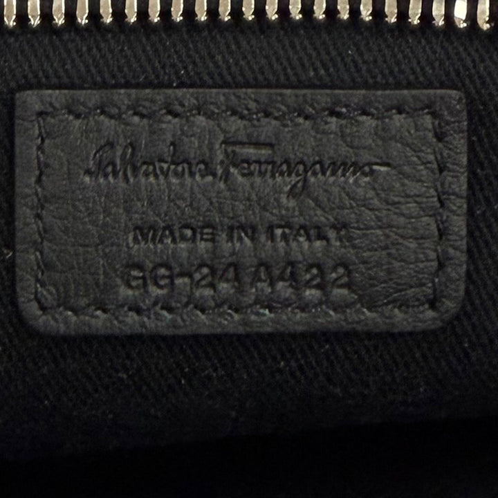 embossé Gancini Wristlet Pochette Cuir de veau Noir