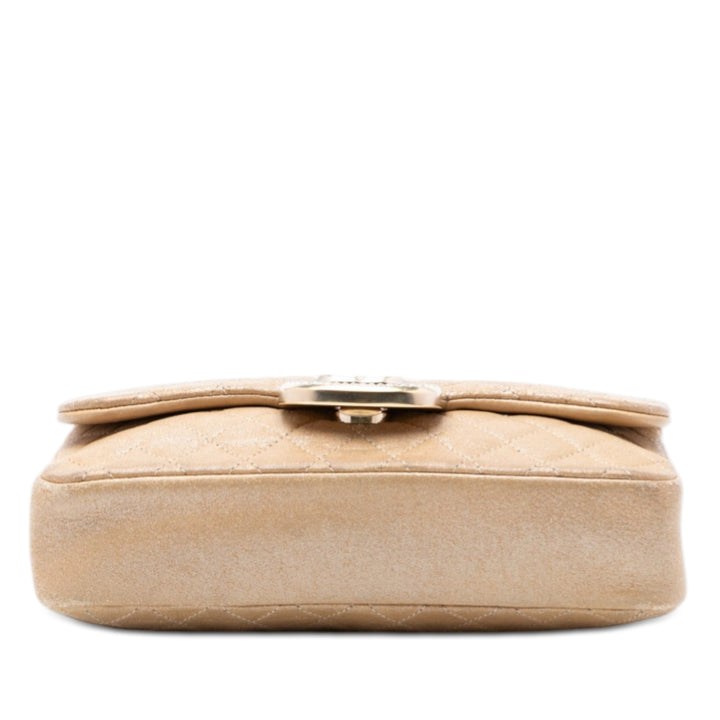 Chanel Small Matelassé Iridescent Cuir d’agneau Perle CC Cristal à rabat
