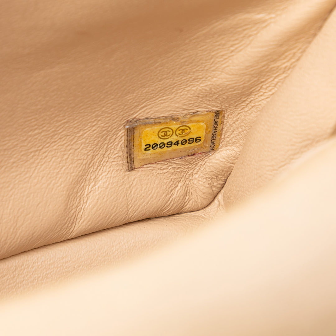 Chanel Small Matelassé Iridescent Cuir d’agneau Perle CC Cristal à rabat