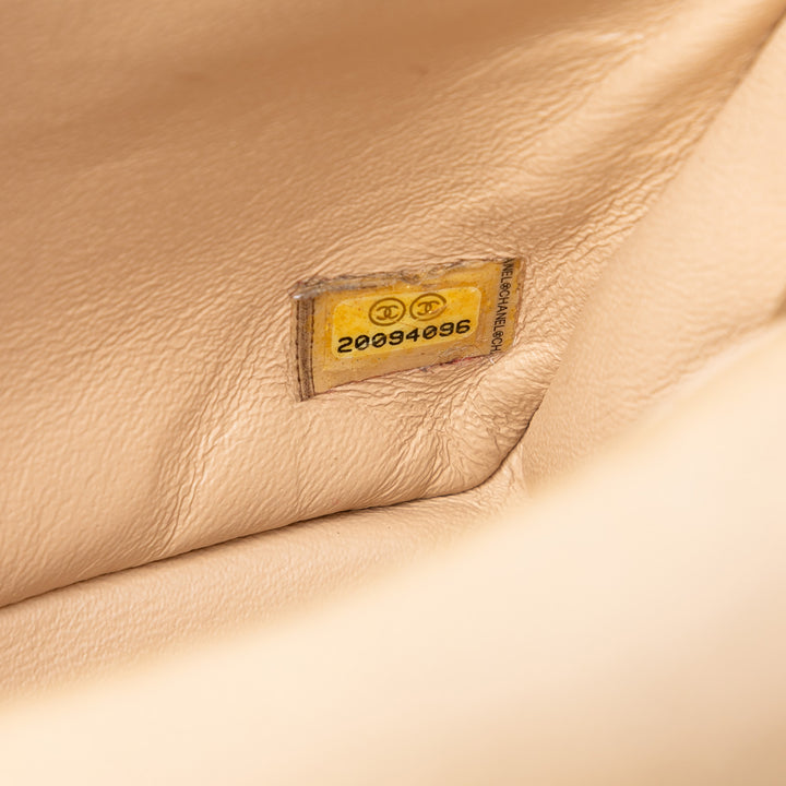 Chanel Small Matelassé Iridescent Cuir d’agneau Perle CC Cristal à rabat