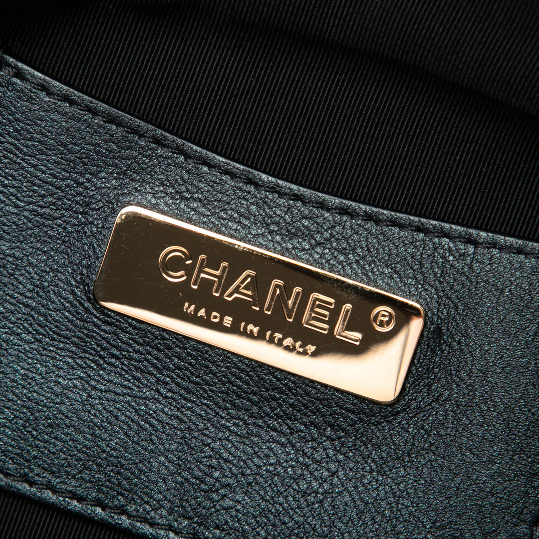 Chanel Irisé All About Waist Sac ceinture Cuir de veau Noir – vue 5 – GABY PARIS